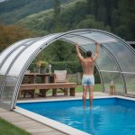 Abris piscine pas cher : guide complet pour trouver une protection efficace et durable sans dépasser votre budget