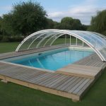 Abris piscine hors sol rectangulaire : solutions pratiques pour protéger votre bassin et prolonger la saison de baignade